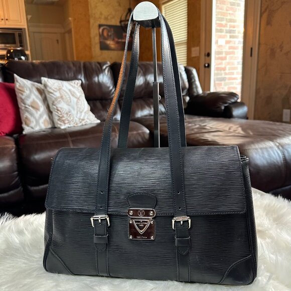 Authentic Louis Vuitton Segur Epi Leather Shoulder Bag - Picture 3 of 16
